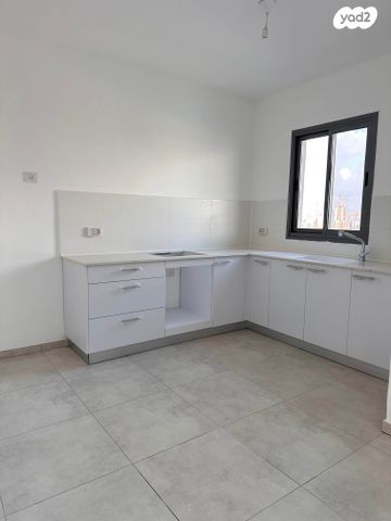 דירה, לאה גולדברג 1, תלמי מנשה, באר יעקב