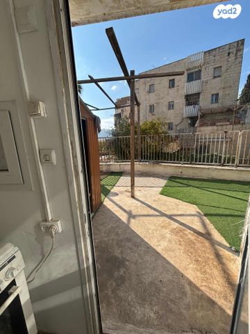 יגאל אלון 12