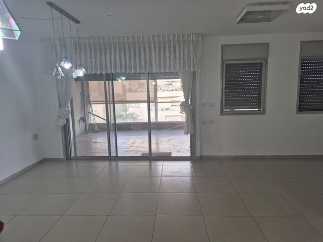 דירה, הסחלב 1, קרית הפרחים - 2005, רעננה