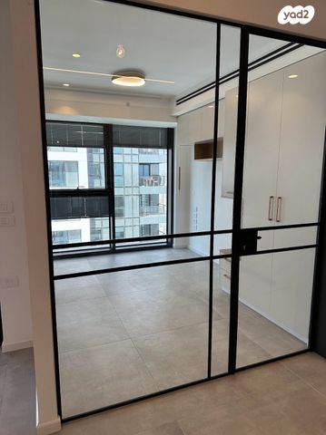 דירה, ליאונרדו דה וינצ'י 12, גני שרונה, קרית הממשלה, תל אביב יפו