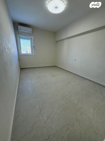 דירה, הרצל 75, שכונת בן גוריון, מרכז העיר ג', רמת גן