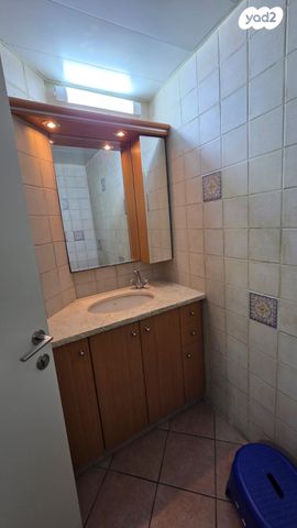 דירה, שדרות מנחם בגין 1, גבעת אולגה, חדרה