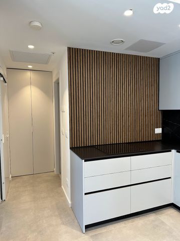 דירה, ליאונרדו דה וינצ'י 12, גני שרונה, קרית הממשלה, תל אביב יפו