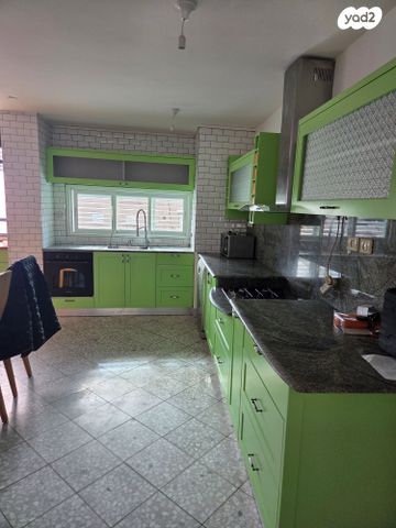 דירה, הרצל 77, שכונת בן גוריון, מרכז העיר ג', רמת גן