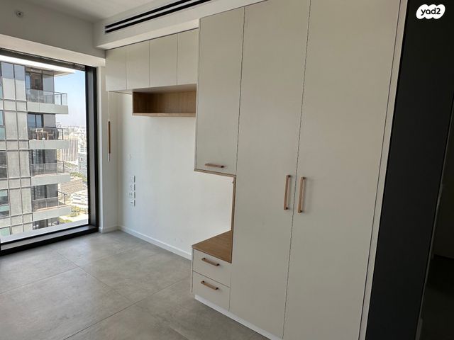 דירה, ליאונרדו דה וינצ'י 12, גני שרונה, קרית הממשלה, תל אביב יפו