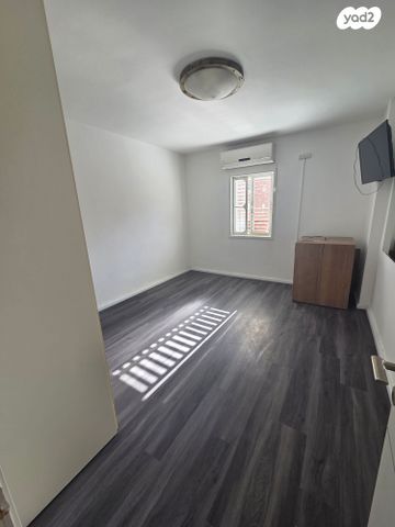 דירה, הרצל 77, שכונת בן גוריון, מרכז העיר ג', רמת גן