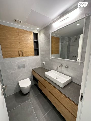 דירה, ליאונרדו דה וינצ'י 12, גני שרונה, קרית הממשלה, תל אביב יפו