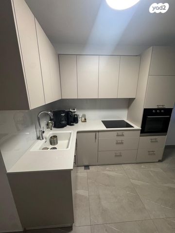 דירה, העירית 1, צמח השדה, מעלה אדומים