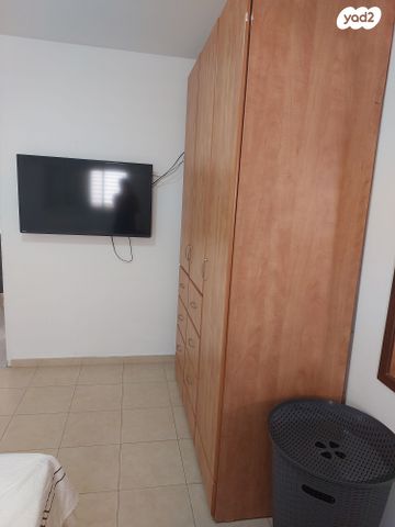 קיבוץ גלויות 24