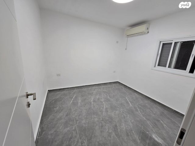 דירה, הגפן 12, ניצנה, בת ים