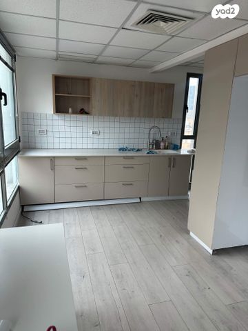 דרך מנחם בגין 90