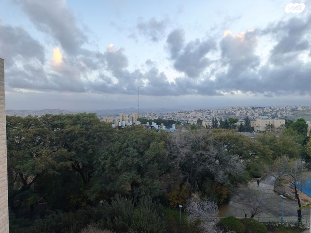 דירה, אבשלום חביב, ארמון הנציב, תלפיות מזרח, ירושלים