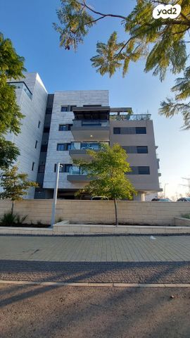 גג/ פנטהאוז, הרב שלום שבזי, פסגות אפק, ראש העין