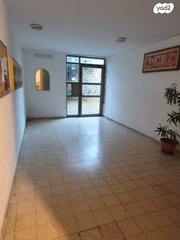 דירה, אבשלום חביב, ארמון הנציב, תלפיות מזרח, ירושלים