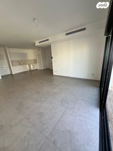 גג/ פנטהאוז, דרך ארץ, עיר היין, אשקלון