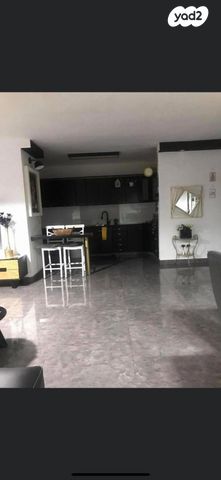 דירה, רמב"ם, רמב"ם, ראשון לציון