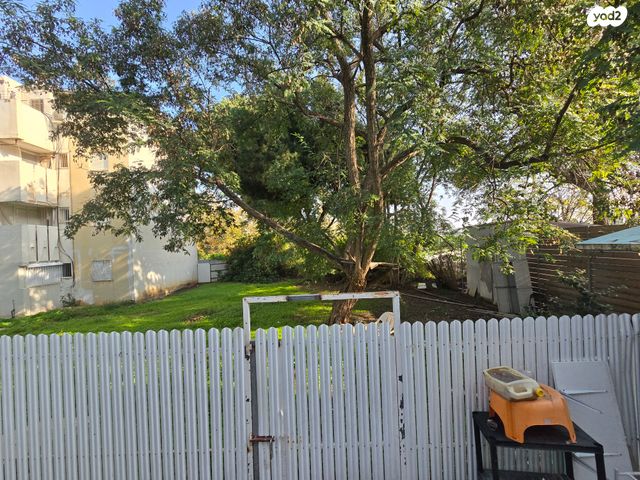 דירת גן, הרצליה