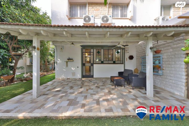 דו משפחתי, לח"י, הפרפר, קרית ביאליק