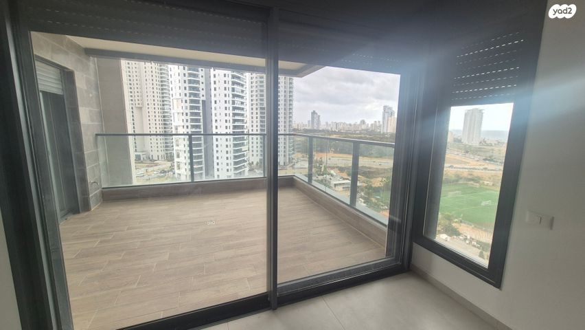 דירה, אמנון ליפקין שחק, נוף הטיילת, נתניה