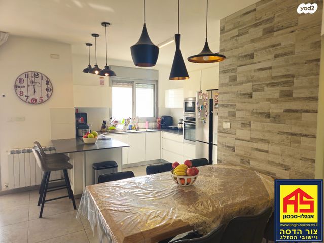 דירה, דוכיפת, סנסן, צור הדסה