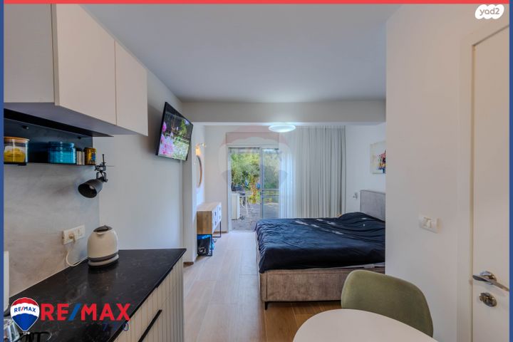 דו משפחתי, חצב, אומן