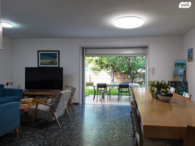 דו משפחתי, שיכוני מזרחי, כפר סבא