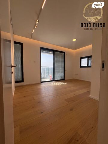 גג/ פנטהאוז, בת ים