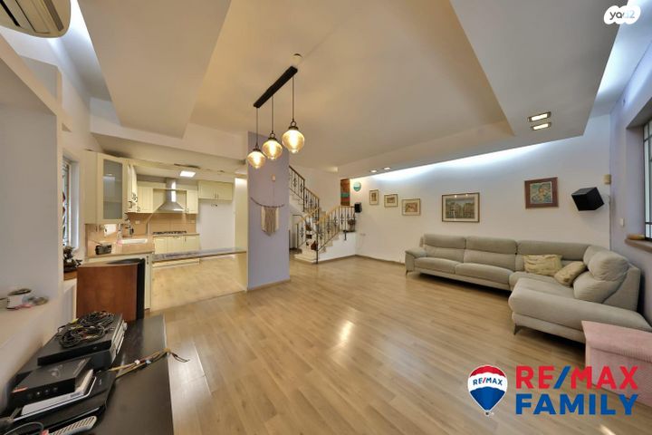 דו משפחתי, לח"י, הפרפר, קרית ביאליק