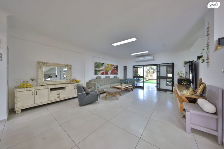 דו משפחתי, רקפות, אפק, קרית ביאליק