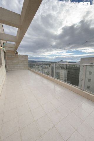 שושנה דמארי 