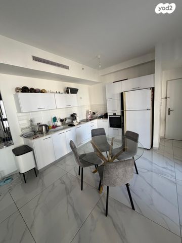 דירה, אמנון ליפקין שחק, נוף הטיילת, נתניה