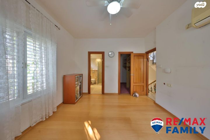 דו משפחתי, לח"י, הפרפר, קרית ביאליק