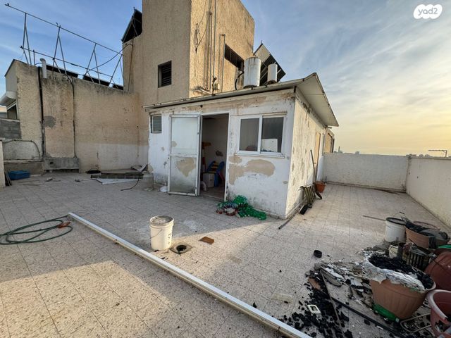 גג/ פנטהאוז, רוטשילד 3, גרין ועם, חולון