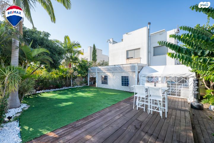 דו משפחתי, מול היקב, זכרון יעקב