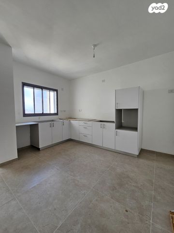 דירה, יוסף ברזילאי, עפולה