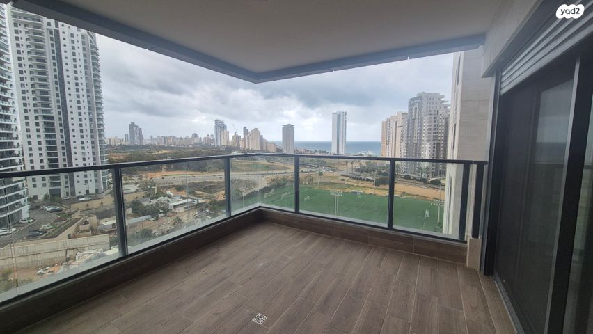 דירה, אמנון ליפקין שחק, נוף הטיילת, נתניה