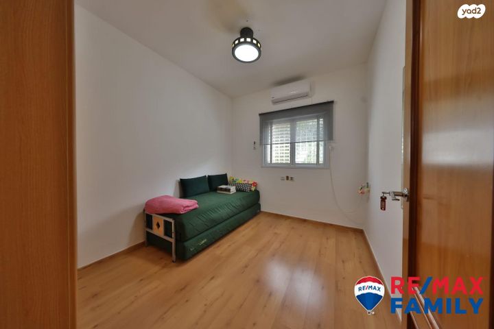 דו משפחתי, לח"י, הפרפר, קרית ביאליק