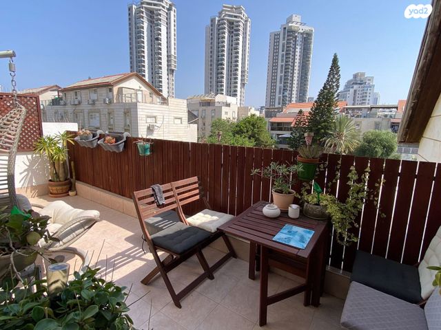 דופלקס, אירוס הארגמן, גבעת האירוסים, נתניה