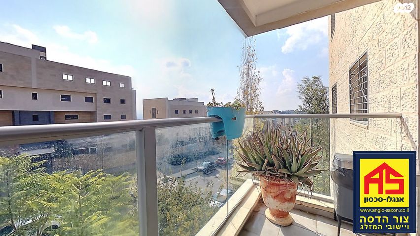 דירה, דוכיפת, סנסן, צור הדסה