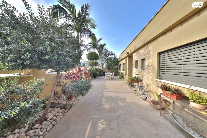 דו משפחתי, רקפות, אפק, קרית ביאליק