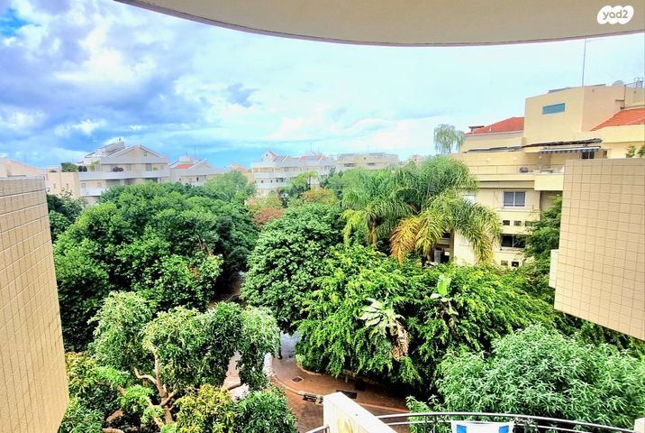 דופלקס, הסחלב, קרית הפרחים - 2005, רעננה