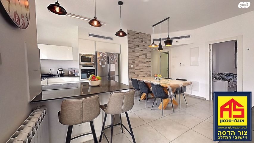 דירה, דוכיפת, סנסן, צור הדסה