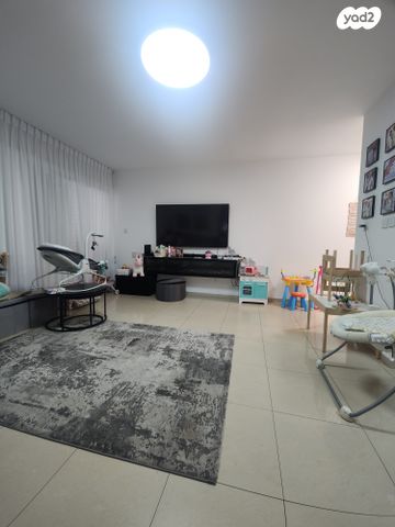 דירה, יונה צבי פיינשטיין, מישור הנוף, ראשון לציון