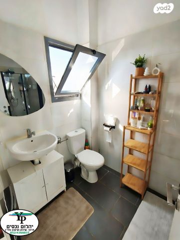 דירה, הרכס, עתלית