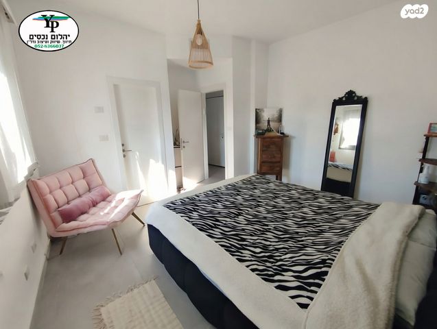 דירה, הרכס, עתלית