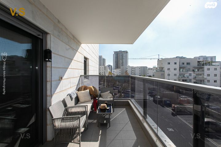 דירה, הגל, החותרים, טירת כרמל