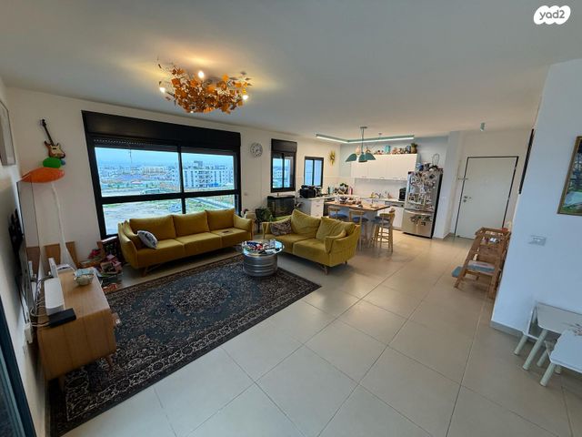 גג/ פנטהאוז, הרב שלום שבזי, פסגות אפק, ראש העין