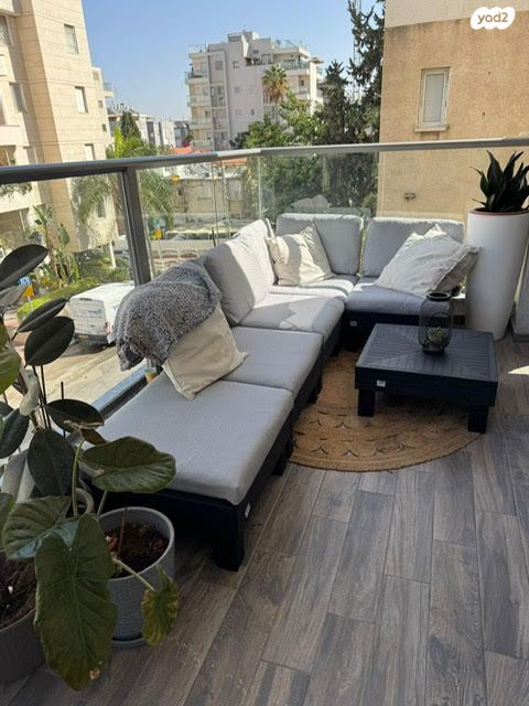 מרום נווה, רמת יצחק