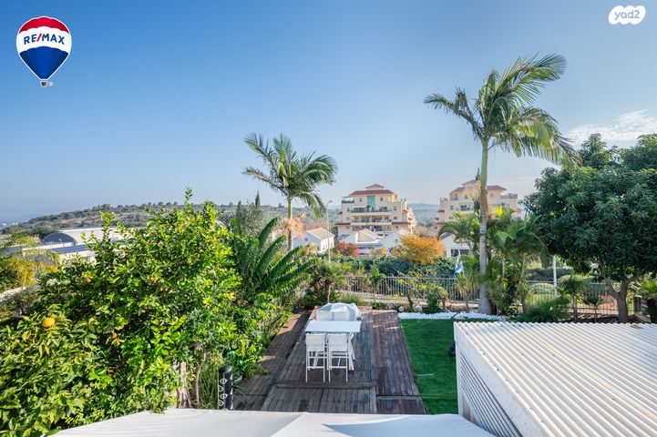 דו משפחתי, מול היקב, זכרון יעקב