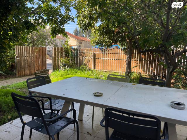 דו משפחתי, שיכוני מזרחי, כפר סבא